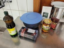 Einige der Zutaten für den Schwarze-Bohnen-Brownie.