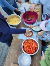 Hier wird die Pizza belegt.