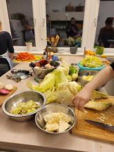 Hier wird der Spitzkohl geschnitten.