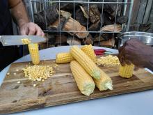 Zuckermais für die Pizza.