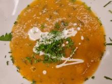 Die fertige Kürbissuppe.
